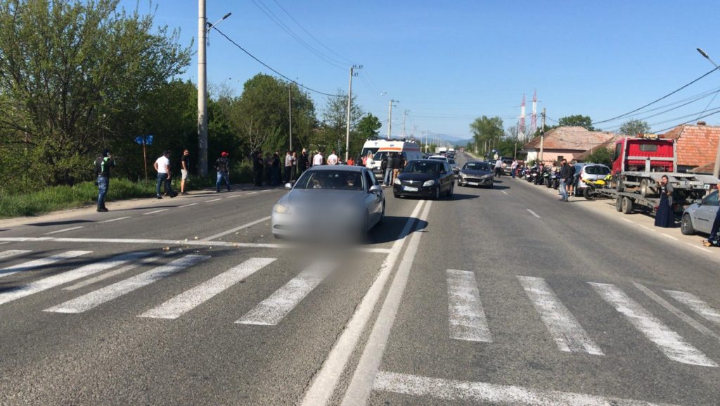 Accident grav în Vâlcea: Un motociclist a lovit un pieton