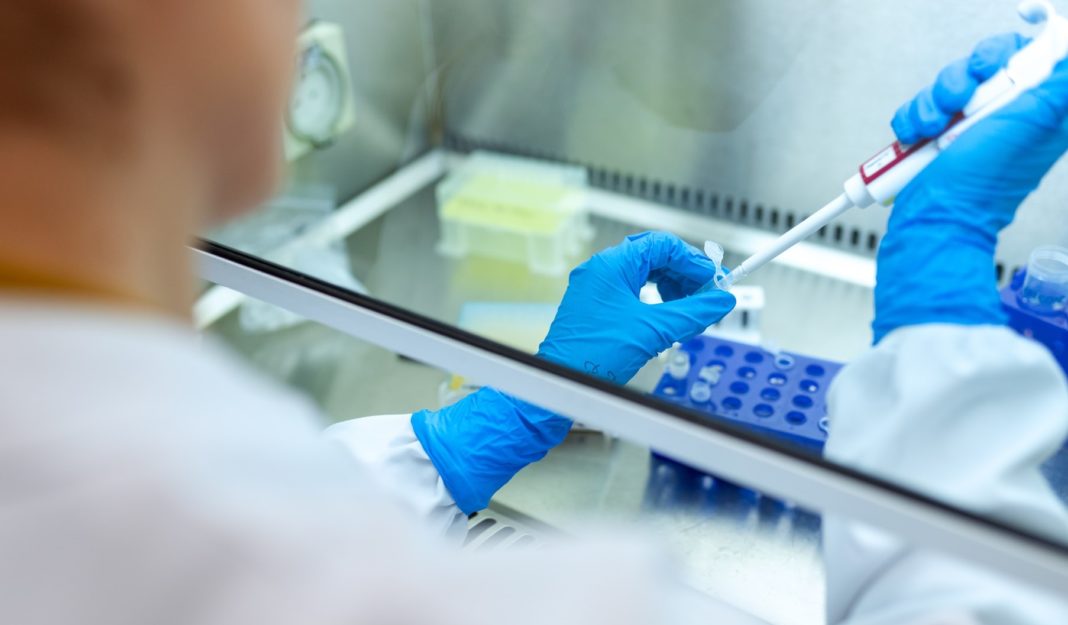 EMA analizează un nou tratament împotriva COVID-19