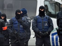 Un bărbat înarmat este cautat de poliția belgiană, după ce a amenințat pe unul dintre virusologii țării