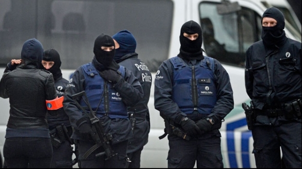 Un bărbat înarmat este căutat de poliția belgiană, după ce a amenințat pe unul dintre virusologii țării