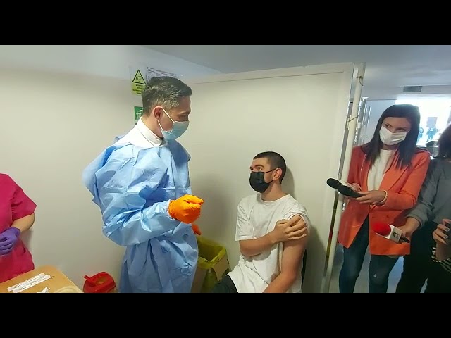 (VIDEO) Valeriu Gheorghiță participă la imunizarea craiovenilor
