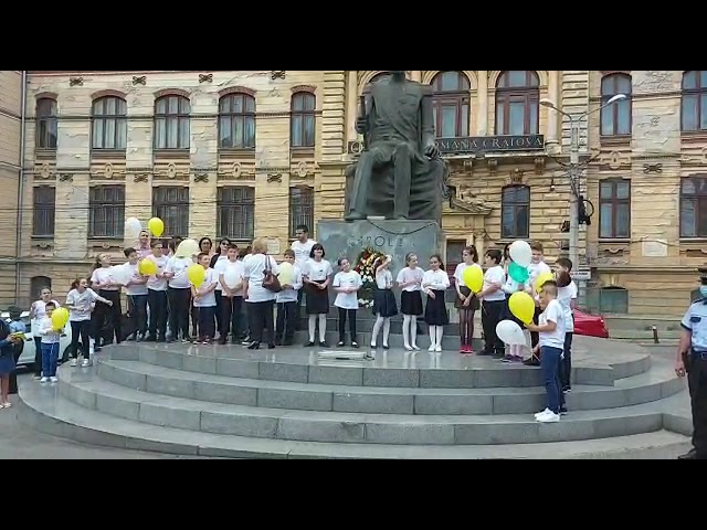 Şcolarii de la Colegiul „Carol I” au înălţat baloane cu mesaje pentru craioveni