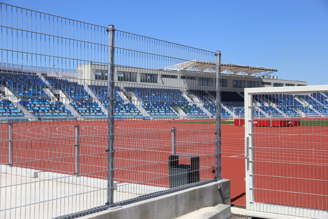 Firma care va asigura paza permanentă a stadionului de atletism din Craiova până la data de 31 iulie va fi decisă de instanţă