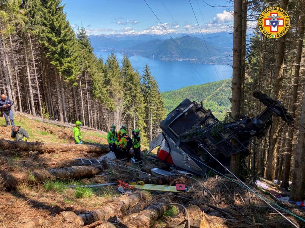 Trei persoane arestate în Italia după accidentul de teleferic