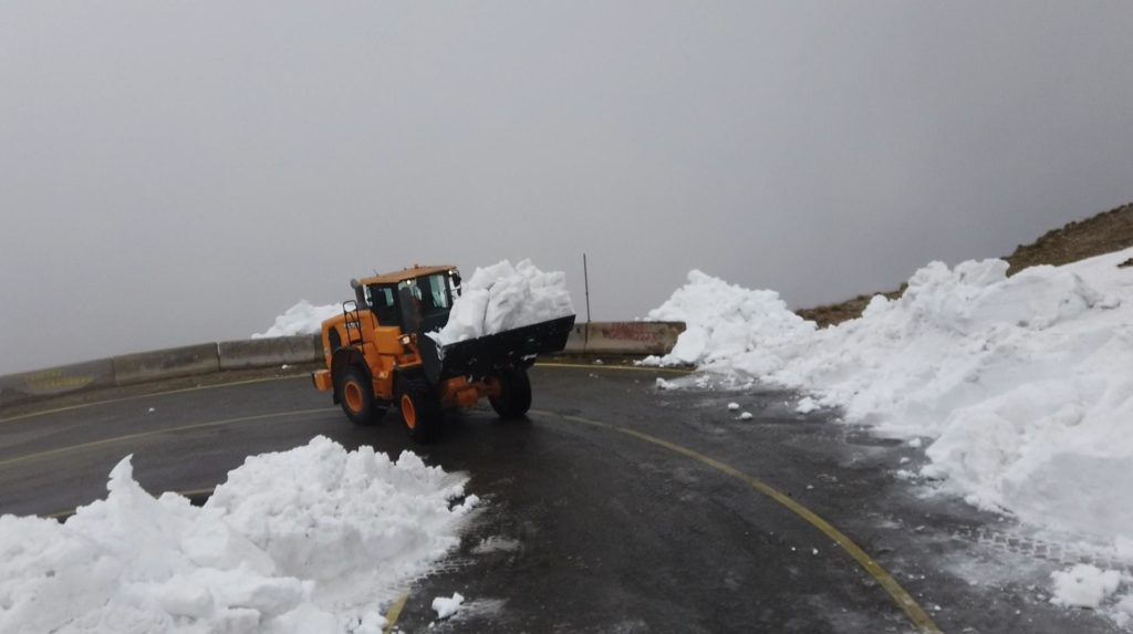 Continuă deszăpezirea pe Transalpina