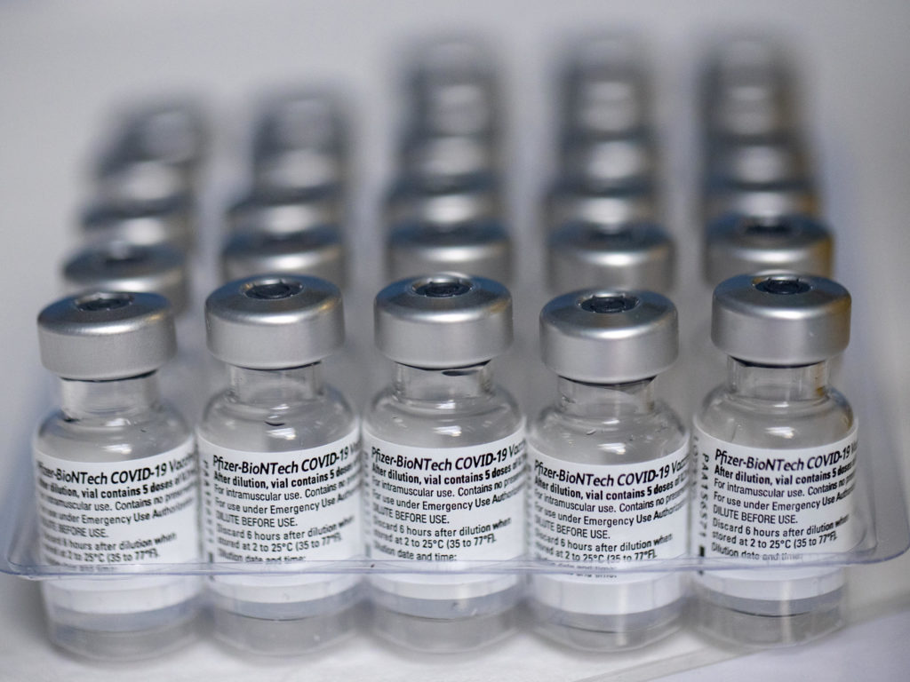 România primește azi cea mai mare tranșă de vaccin Pfizer
