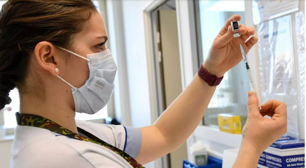 Programări la vaccin fără limită de vârstă în Franţa