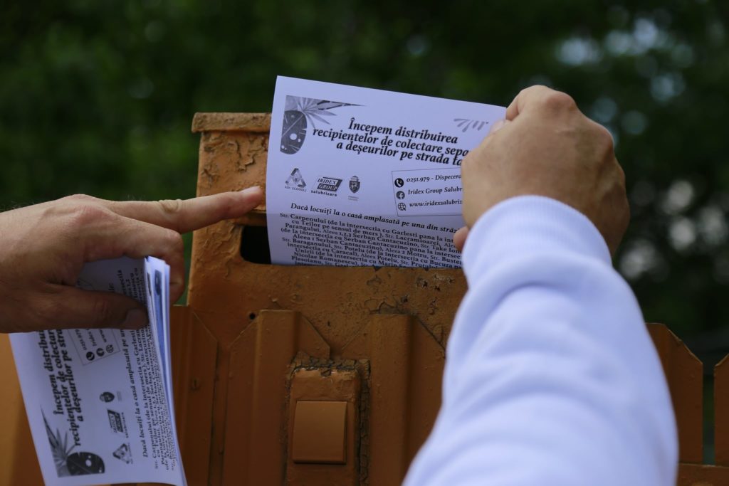 Craiovenii sunt anunţaţi să-şi ridice pubelele