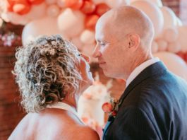 Un bărbat cu Alzheimer a uitat că este căsătorit și s-a îndrăgostit, din nou, de soție