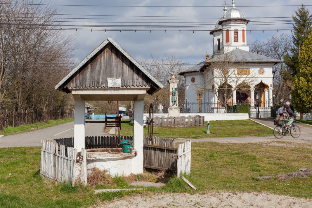 Fântâna de la Biserică în Bobicești