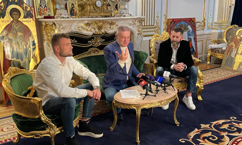 Liga 1 / FCSB a bifat al doilea transfer. Becali l-a prezentat pe Alexandru Creţu