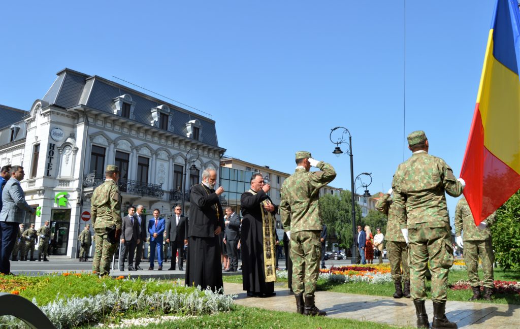 Ziua Drapelului Național a fost sărbătorită și la Craiova. Pe piațeta din fața Teatrului Național a avut loc un ceremonial militar-religios. 