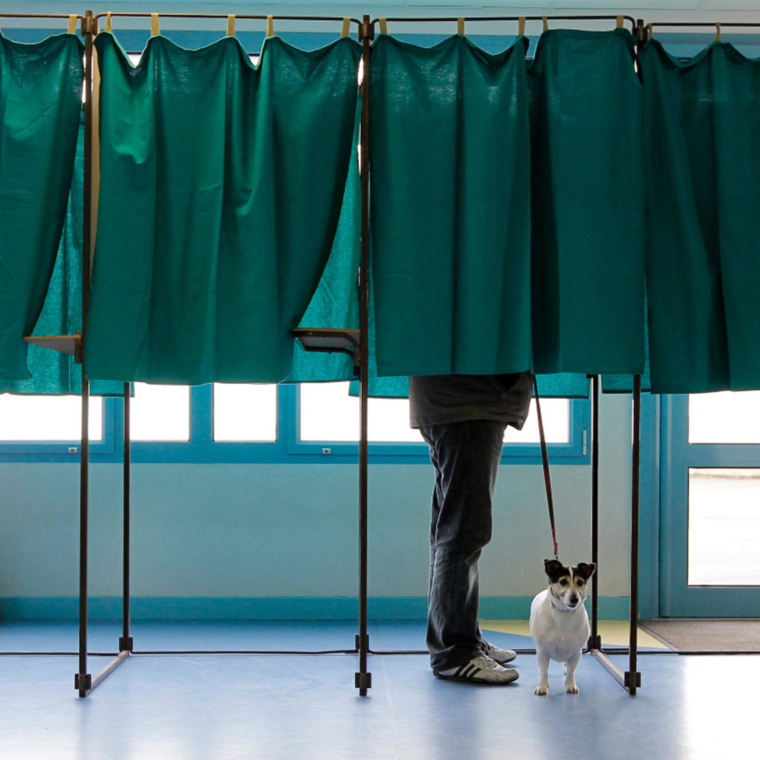 Absenteism istoric la alegerile regionale şi departamentale din Franţa (Foto: France24)