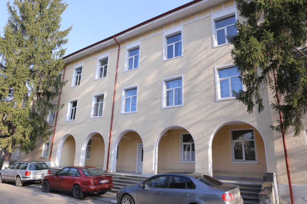 Spitalul din Bălceşti, închis în 2011, va fi modernizat şi extins