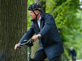 Klaus Iohannis, de Ziua Bicicletei: Trebuie să dăm orașele înapoi oamenilor