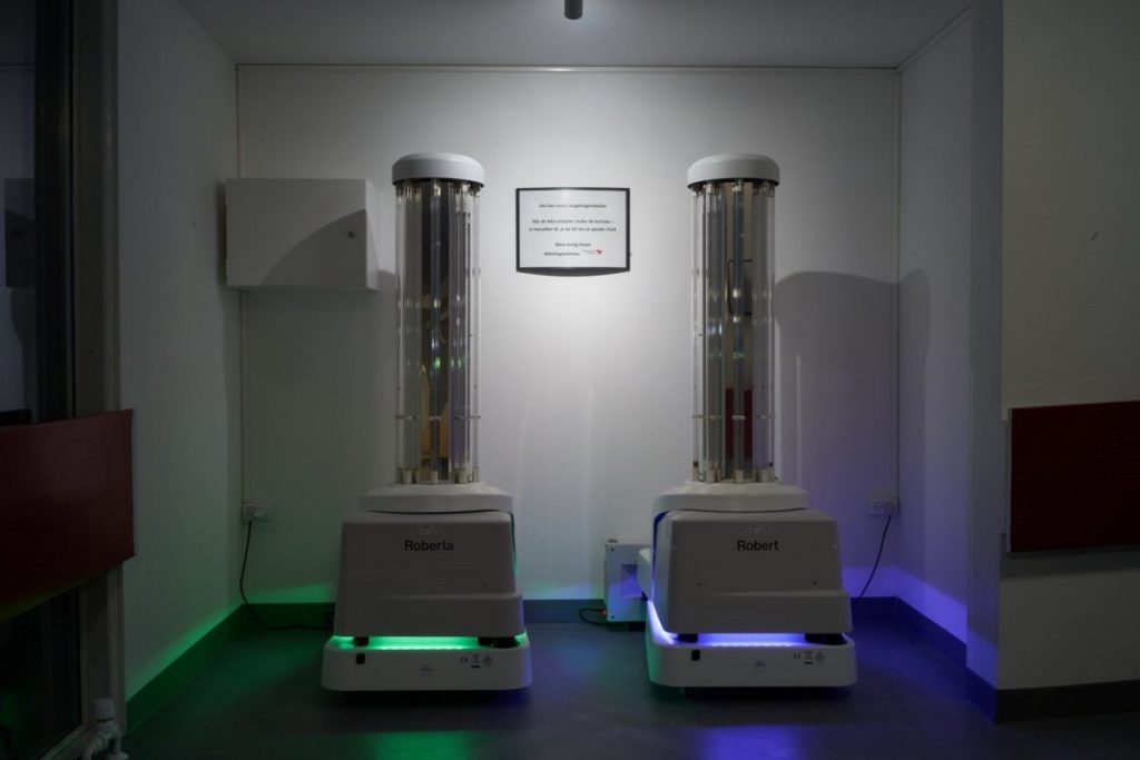 Roboți de dezinfecție pentru o serie de spitale din România