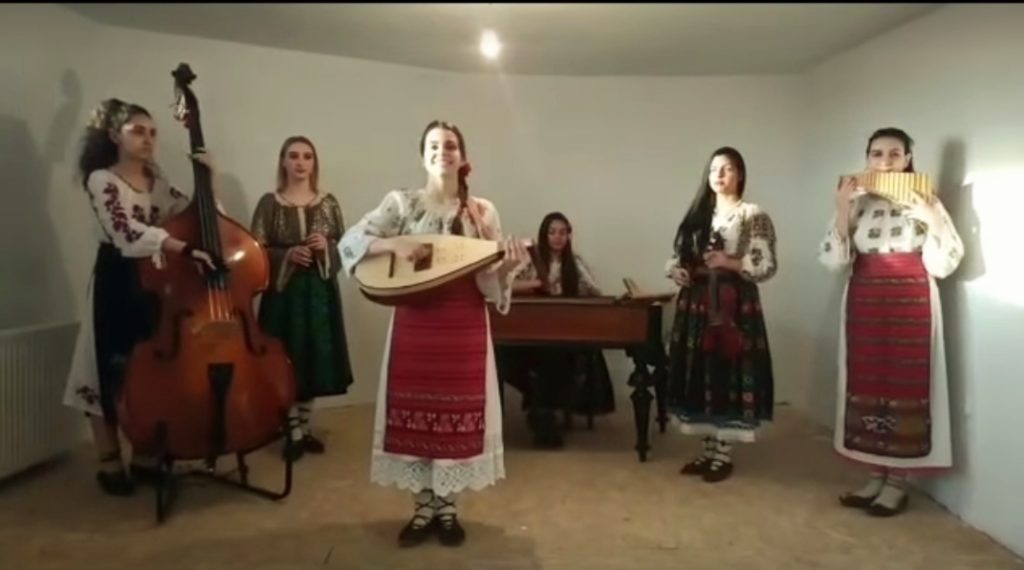 Craiova: Spectacolul ”Flori de cântec oltenesc”, la Liceul Sorescu