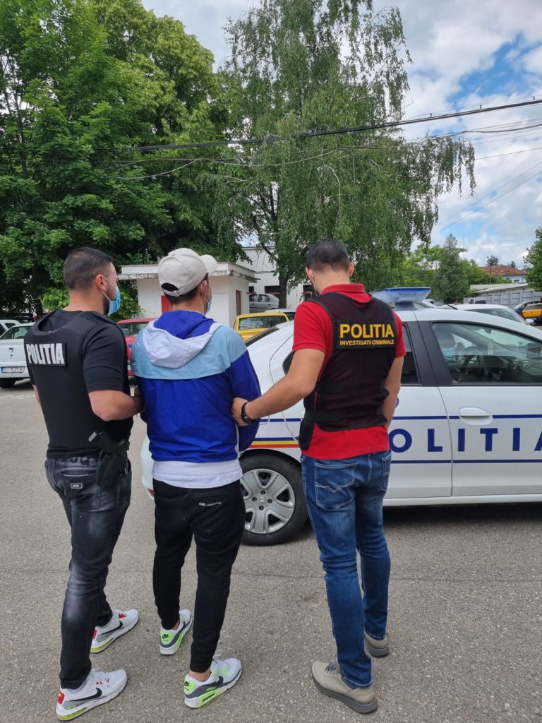Craiova: Urmărit internațional, prins băut și drogat