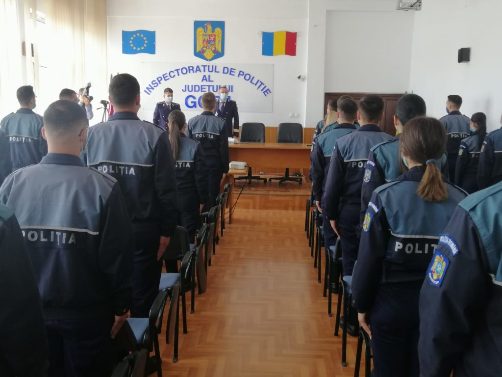 Moment festiv la IPJ Gorj. Tinerii admiși la Şcoala de Agenți de Poliție „Vasile Lascăr”, Câmpina au depus jurământul
