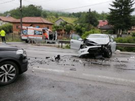 Vâlcea: Patru persoane rănite într-un accident pe DN 7. Traficul rutier, blocat
