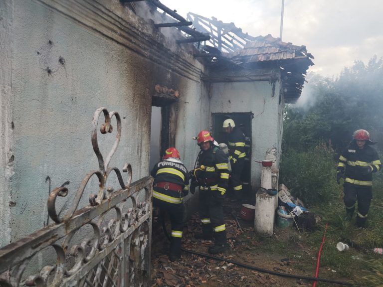 (VIDEO) Incendiu la o casă din Craiova