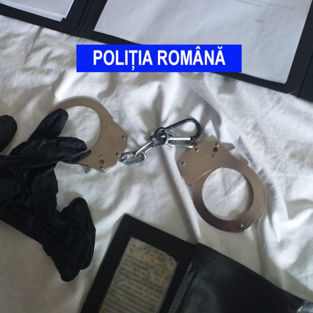 Mehedinți: Trei bărbați care se dădeau polițiști, reținuți