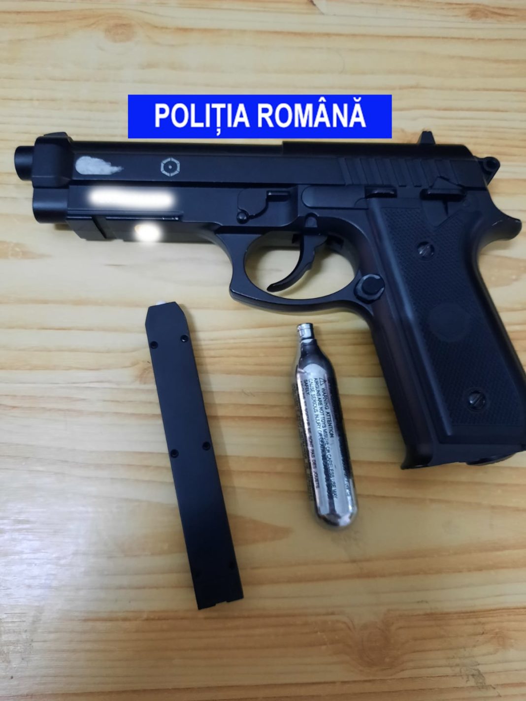 Mehedinți: Sub control judiciar după ce și-a amenințat concubina cu pistolul