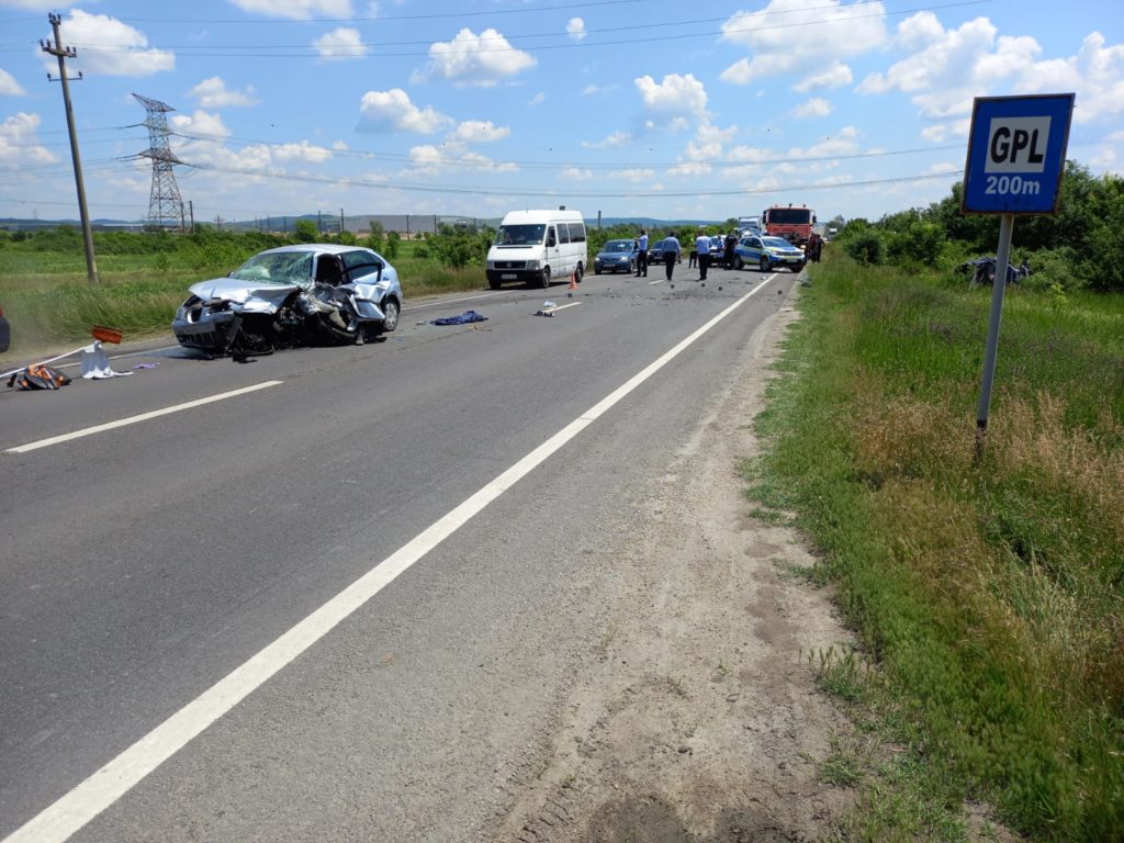 Un şofer a decedat după impactul cu maşina jandarmilor