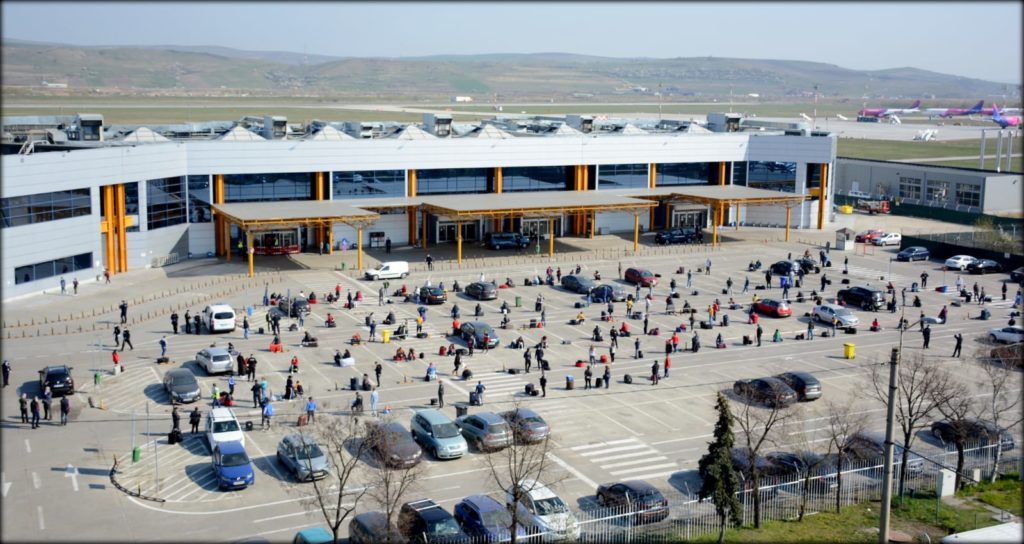 Patru persoane, depistate pe aeroportul din Cluj cu teste COVID-19 false