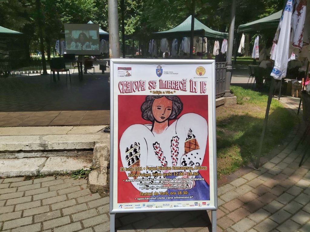 Costumele populare și mireasma teiului aduc vara la olteni