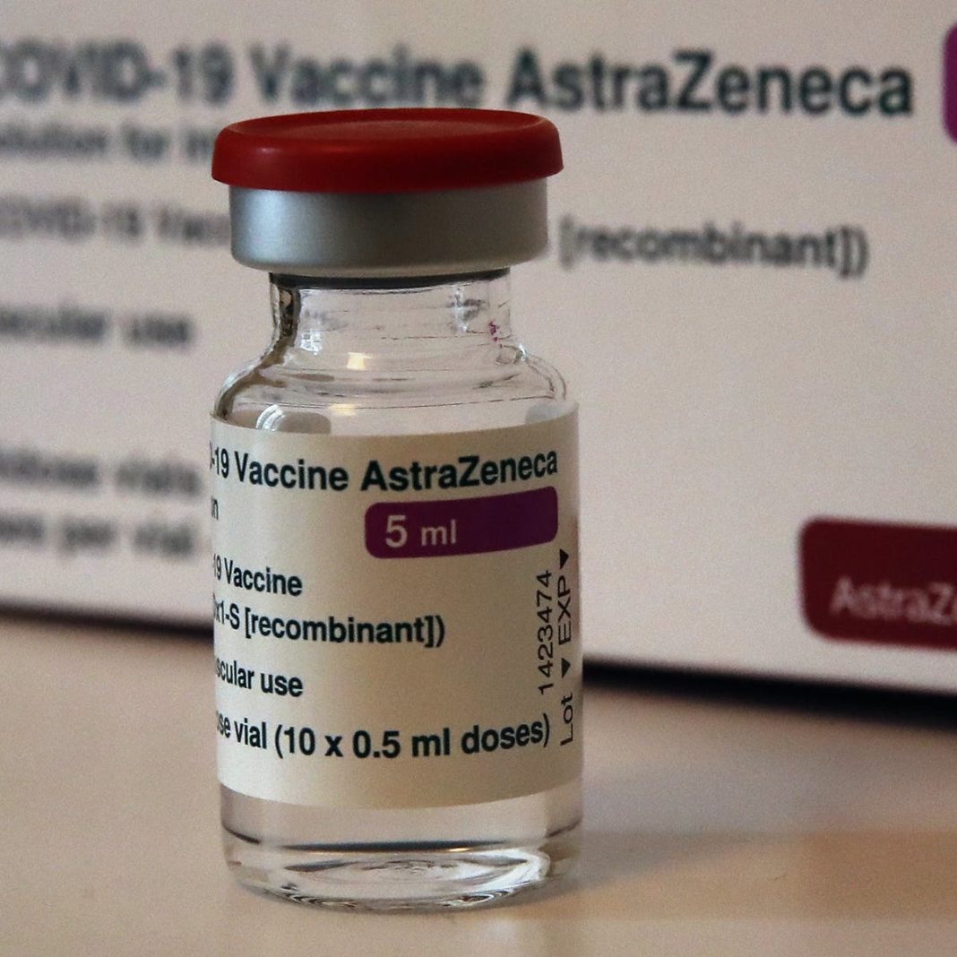 Persoanele care s-au vaccinat prima dată cu AstraZeneca pot face rapelul cu vaccin ARN mesager