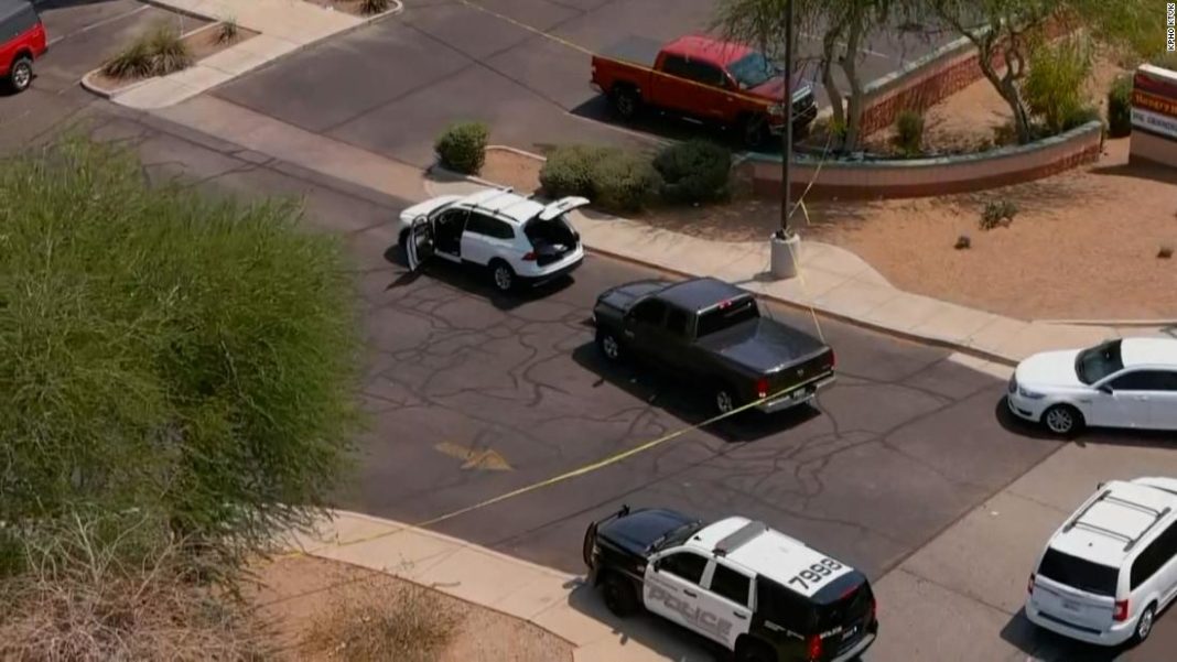 Un mort şi 12 răniţi după un atac armat în statul Arizona