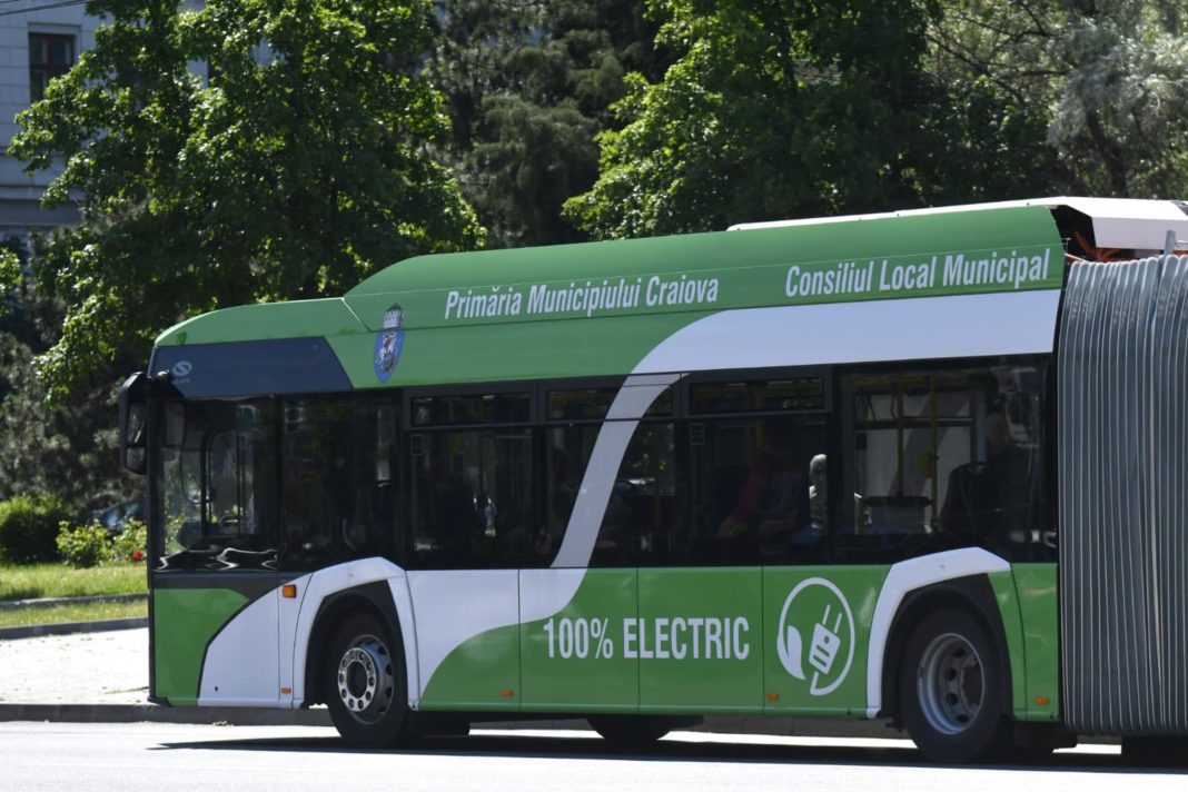 Pe traseele RAT Craiova circulă în prezent 13 din cele 16 autobuze electrice articulate achiziţionate de la Solaris