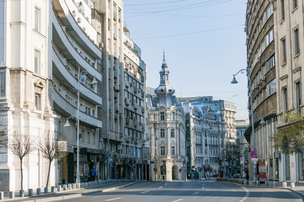 Mai multe artere din centrul Capitalei devin zonă pietonală în week-end