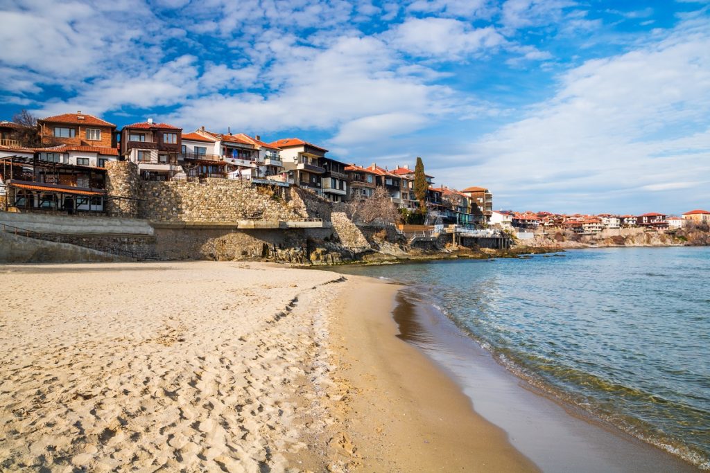 Bulgaria primește turiștii pe litoral, fără teste și fără adeverință de vaccin
