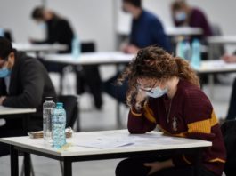 63 de elevi eliminați pentru fraudă și 3.600 absenți, la prima probă a examenului de Bacalaureat