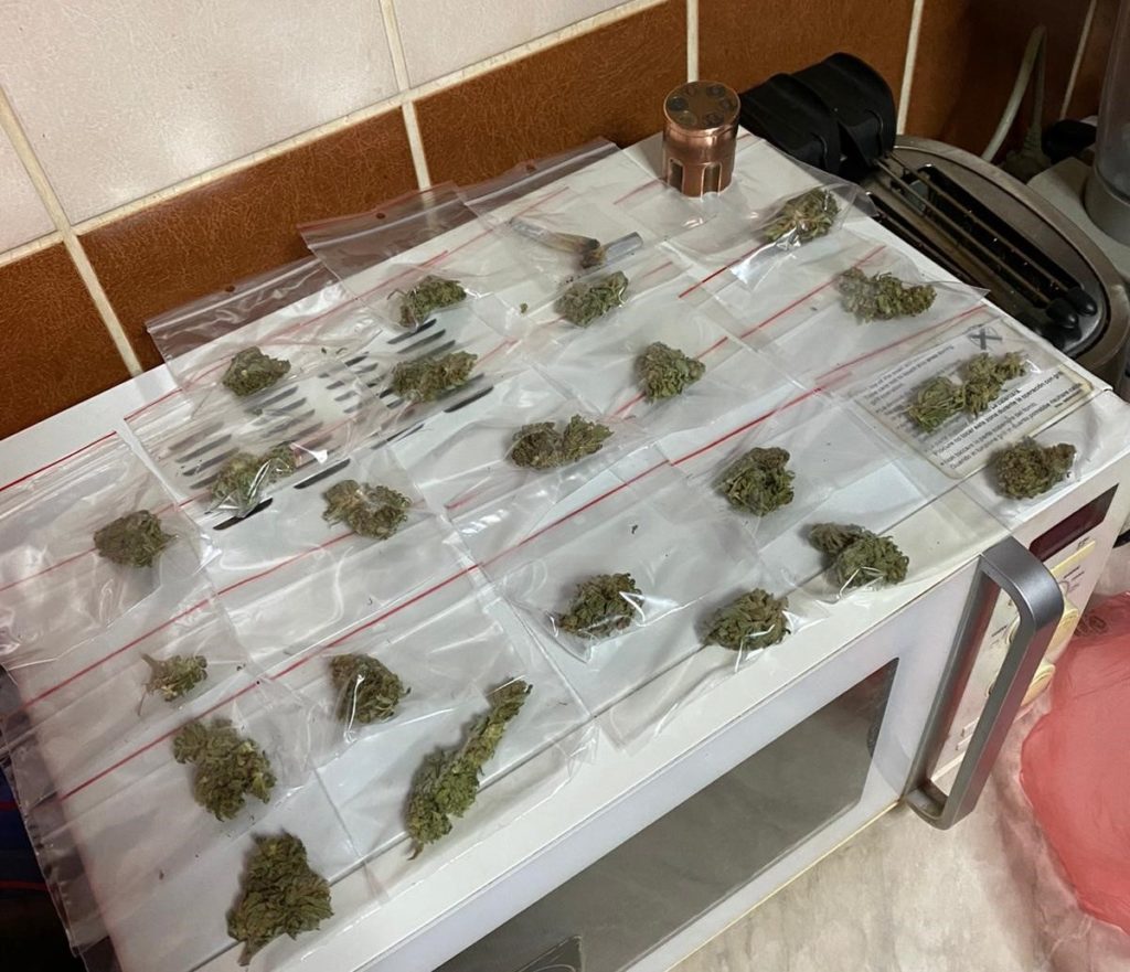 Vânzători de canabis, în arest preventiv