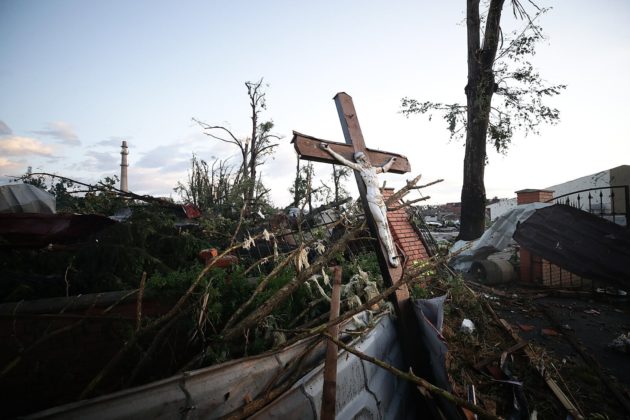 Tornada care a devastat Cehia a lăsat urme ca după un război