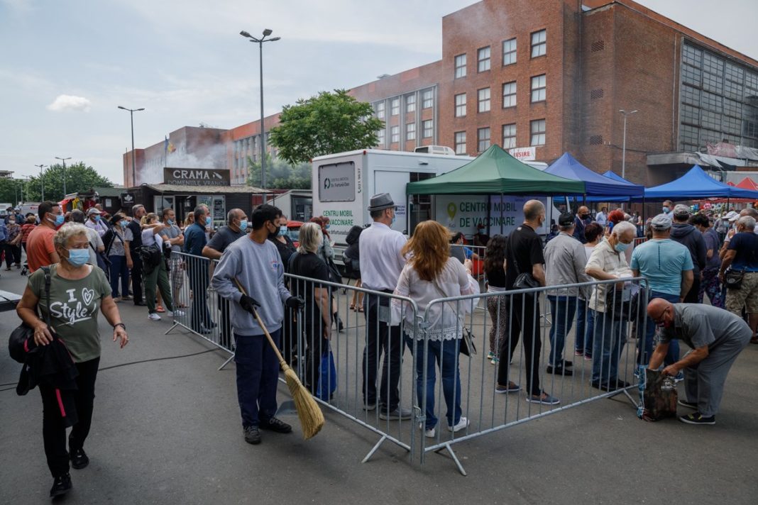 Se redeschide centrul de vaccinare unde se dau tichete pentru mici