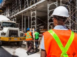 Guvernul vrea să reducă gradual beneficiile fiscale pentru angajații din construcții