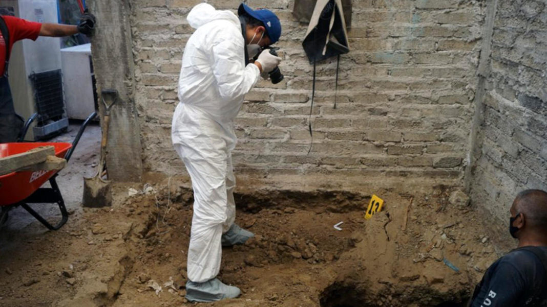 Rămăşiţele a 17 persoane, găsite sub casa unui criminal în serie mexican
