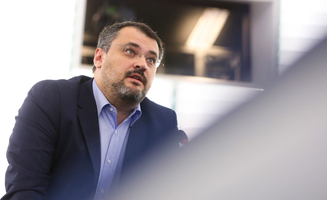 Moţiunea simplă iniţiată de PSD împotriva ministrului Investiţiilor şi Proiectelor Europene, Cristian Ghinea, a fost respinsă