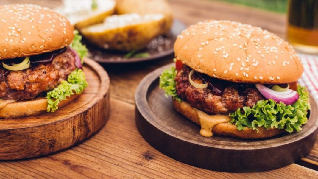 Tânăr rănit într-o încăierare la coadă la fast-food