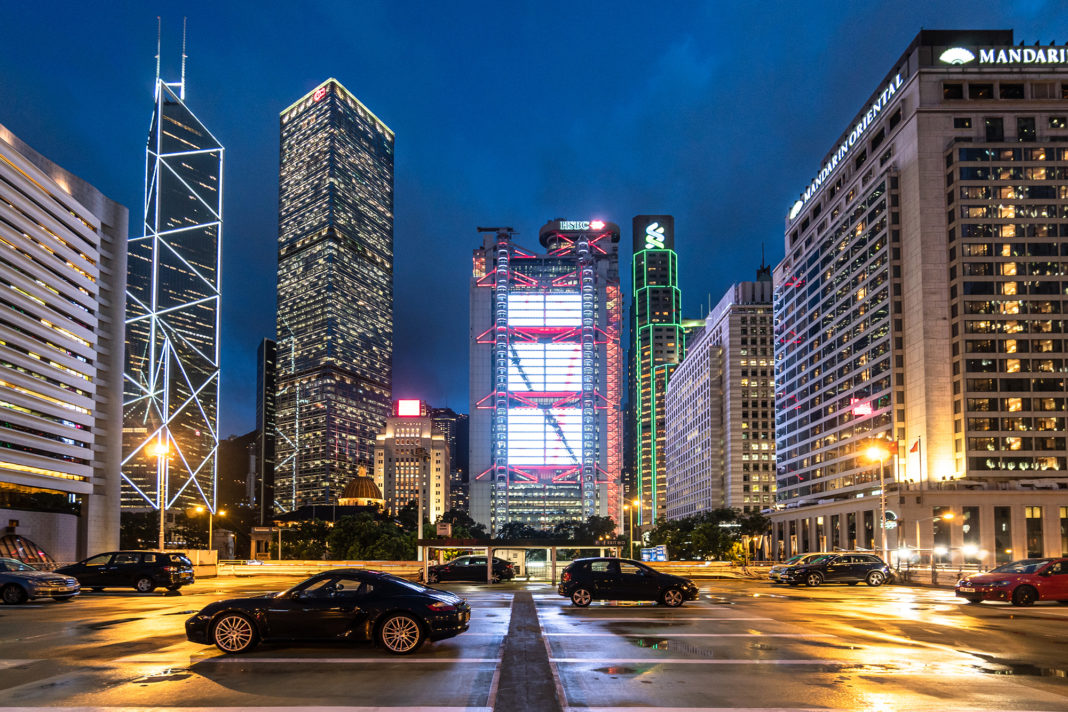 Un loc de parcare din Hong Kong a costat suma record de 1,3 milioane $