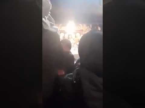 Un stareț susţine că oamenii vaccinați se vor transforma în zombi cu solzi