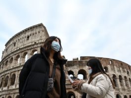 Italia va renunța la purtarea măștii în aer liber din 28 iunie