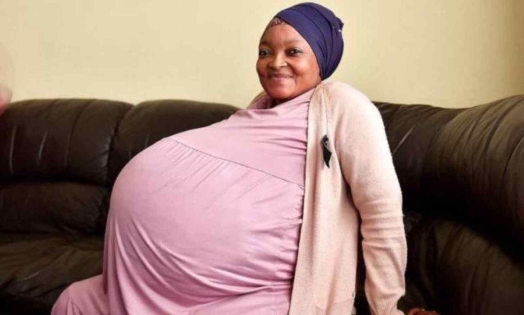 O femeie din Africa de Sud a născut zece copii