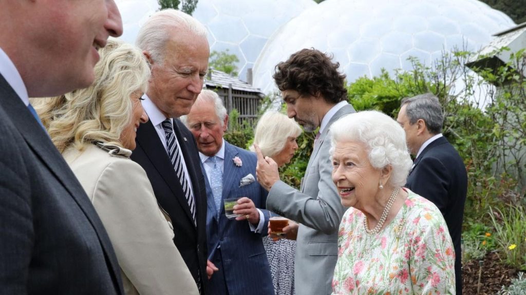 (VIDEO) Regina Elizabeth a II-a a pozat alături de liderii lumii la Cornwall