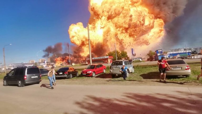 (Video) Explozie puternică la o benzinărie din Rusia