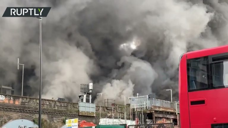 (VIDEO) Două persoane au fost rănite în incendiul din Londra